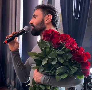 "Прошу прощения": Козловский со сцены остановил концерт в Кременчуге и отменил выступление в другом городе (видео)