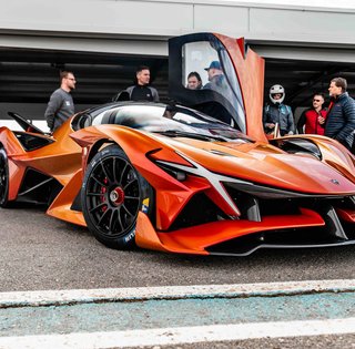 Похож на трансформера: в Германии создали брутальный суперкар с мотором Ferrari (фото)