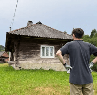 Мужчина купил старый дом в Карпатах: что он увидел внутри (фото)
