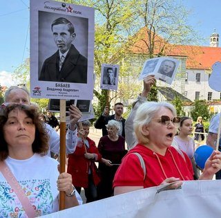 Никто даже не заметил: в Германии участники "Бессмертного полка" прошлись с портретами Бандеры и Малюка (фото)