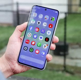 Перевірений та недорогий смартфон: яка модель Samsung популярна в Україні (фото)