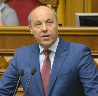 Убийство Парубия: следствие нашло пистолет и установило, что подозреваемый был наводчиком