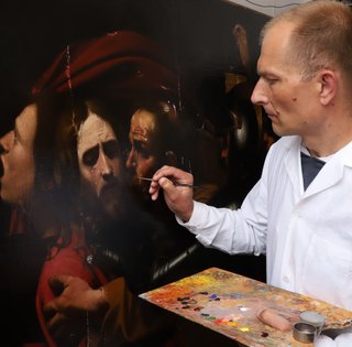 У Києві показали картину "Поцілунок Іуди", яку викрали 18 років тому в Одесі (фото)