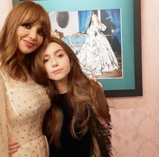 Дочь Медведчука получила российский паспорт под фамилией матери, — СМИ