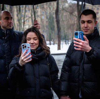 Третє місто в Україні запустило 5G: молодята одружилися в застосунку "Дія" (фото)