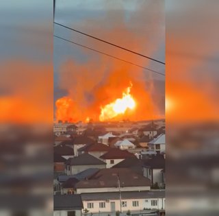 В Дагестане прогремели взрывы на магистральном газопроводе: пламя достигает 15 м в высоту (видео)