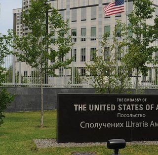 У найближчі 24 години: посольство США в Києві попередило про повітряний удар
