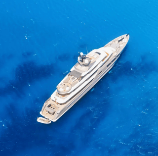 Бывший член экипажа рассказал, что на самом деле происходит на яхтах миллиардеров