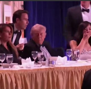 Покушение на Трампа: во время мероприятия с участием президента США и жены произошла стрельба (видео)