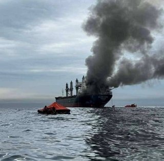 Ормузька протока відкрита, просто її обстрілює Іран: Хегсет звинуватив ЗМІ у брехні