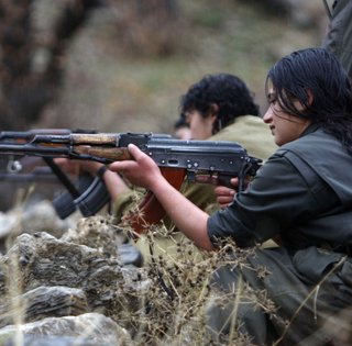 Начали наземную операцию и занимают боевые позиции: курды из Ирака прорвали иранскую границу