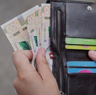 Каждый украинец "должен" более $7200: как госдолг бьет по кошелькам