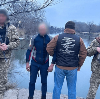 Не Тисою єдиною: чоловіки дедалі частіше намагаються втекти з України через Білорусь (відео)