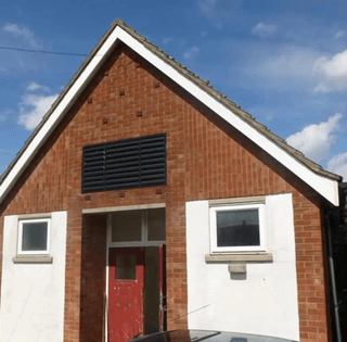 Риелторы в шоке: вполне нормальный снаружи дом скрывал нечто странное за дверью (фото)