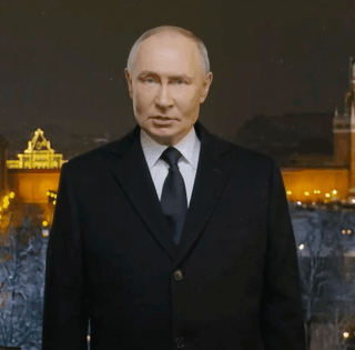 "Який з них справжній?": у новорічному зверненні Путіна помітили дивний інцидент (відео)