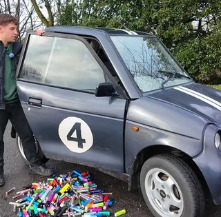 Заряжается по USB: электрокар перевели на аккумуляторы от электронных сигарет (видео)