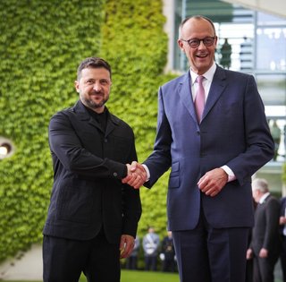 Украине придется согласиться на территориальные потери в войне ради членства в ЕС, — Мерц