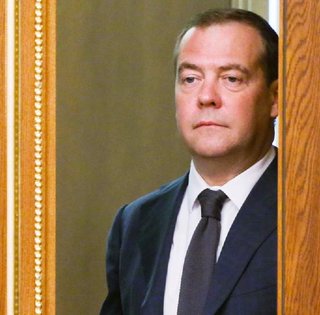 "Надо торопиться": Медведев призвал Трампа спешить с присоединением Гренландии, пригрозив референдумом за РФ