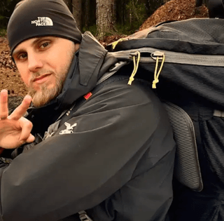 Поліцейському "пригрозили" фронтом: він горами втік у Румунію і тепер розказує дещо цікаве