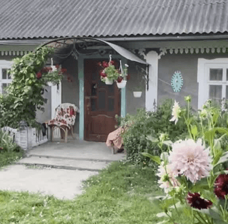 Просто немає слів: що українка зробила зі старої хати своєї бабусі (фото)