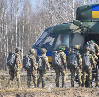 В Україні різко підвищать виплати військовим: названо нові суми