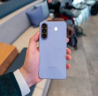 "Він просто кращий": експерт назвав альтернативу бюджетному смартфону Samsung (фото)