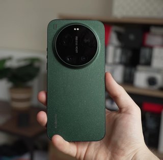 Найкращий смартфон, який можна купити зараз: названо потужну альтернативу Galaxy S26 Ultra (відео)