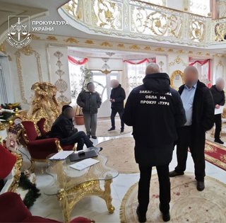 Дом весь в золоте: на Закарпатье депутат райсовета скрыл в декларации более 8 млн грн (фото)