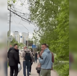 В Андрея Ермака бросили яйцом после суда: "покушение" попало на видео