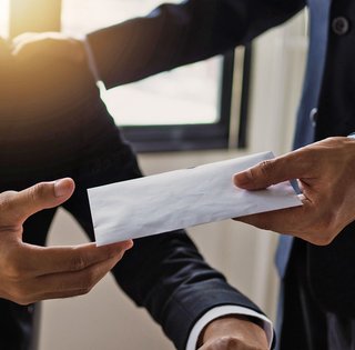 "Слуги народа" получали деньги в конвертах в офисе Киселя, где НАБУ вело прослушку, — СМИ