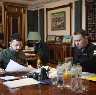 "Изменились имена, но не правила": кто вошел в состав советников Зеленского после обновления ОП