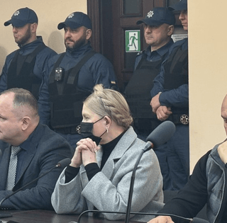 "Чувствую себя очень плохо": Тимошенко пришла в суд в маске и заявила о высокой температуре