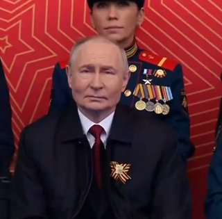 "Помітно постарілий": ЗМІ обговорюють, який вигляд мав Путін на найкоротшому параді в історії РФ