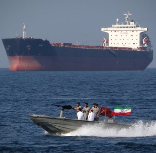 Такого не было со Второй мировой: США могут неожиданно заработать на блокаде Ормуза, — СМИ