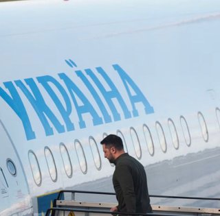 Самолет Зеленского едва не атаковали 4 неизвестных дрона, — The Journal