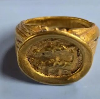 Потеряла после свадьбы: найденное обручальное кольцо пролежало в Болгарии более тысячи лет (фото)