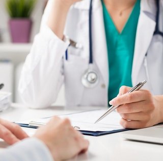 Українцям 40+ видадуть по 2 000 грн на медичні чекапи: як проходитимуть обстеження