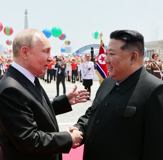 Ким Чен Ын строит для Путина дворец в Северной Корее (фото)