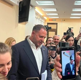 Не встигають зібрати заставу: Андрій Єрмак залишається в СІЗО, — журналіст