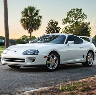 Неприметный эксклюзив: старая Toyota 90-х ушла с молотка по цене Lamborghini (видео)