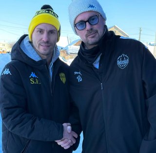 "Тема закрита": ексгравці "Динамо" Мілевський та Рибалка побилися після матчу медіаліги (відео)