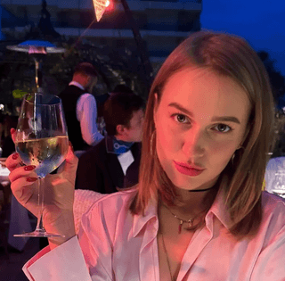 Колишню ведучу "Орла і Решки" депортували з США, коли побачили її багаж (фото)