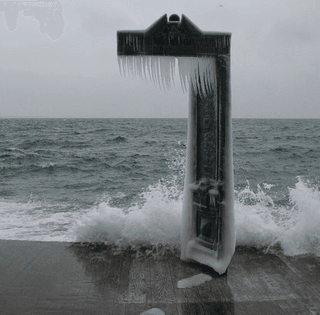 Магия льда вблизи моря: как выглядит одесский Ланжерон после морозов (фото)