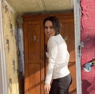 Українка у 24 роки придбала хату в селі: як вона виглядає перед ремонтом (відео)