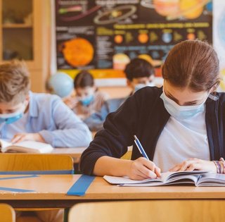 Без Пушкина и Булгакова: каких российских писателей больше не будут изучать в школах Украины