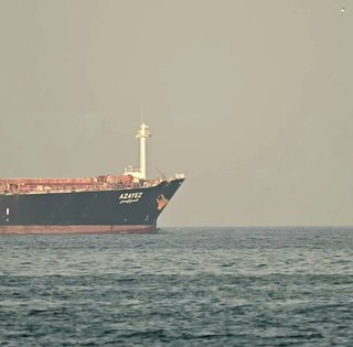 Иран готов пропускать суда через Ормузский пролив, но при одном условии: чего требует Тегеран, — CNN