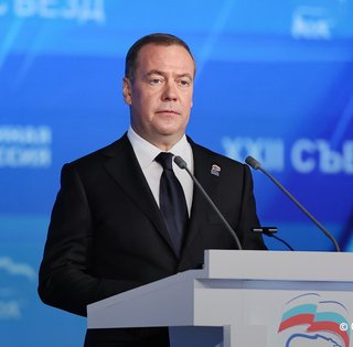 Медведєв відверто погрожує Зеленському: "Доведеться переховуватися до кінця життя"