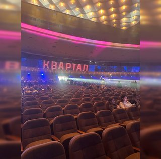 В сети показали почти пустой зал во время концерта "Квартал 95", а со сцены смеялись над Ермаком