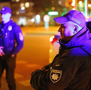 Порожні дороги і марні блокпости: як працює послаблена комендантська година у Києві