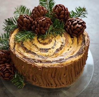 Торт "Пеньок із шишками": рецепт яскравого новорічного десерту (відео)